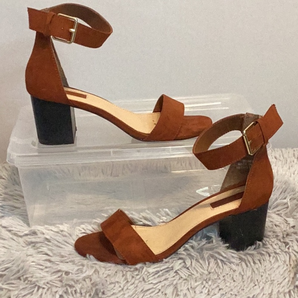 Forever 21 faux suede “rust” ankle wrap sandals size 7